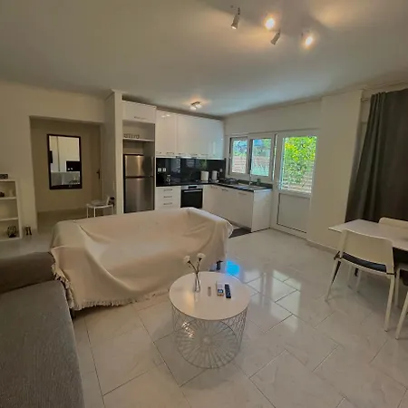 Apartman Polyxeni House *