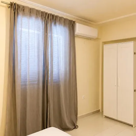 アパート Polyxeni House